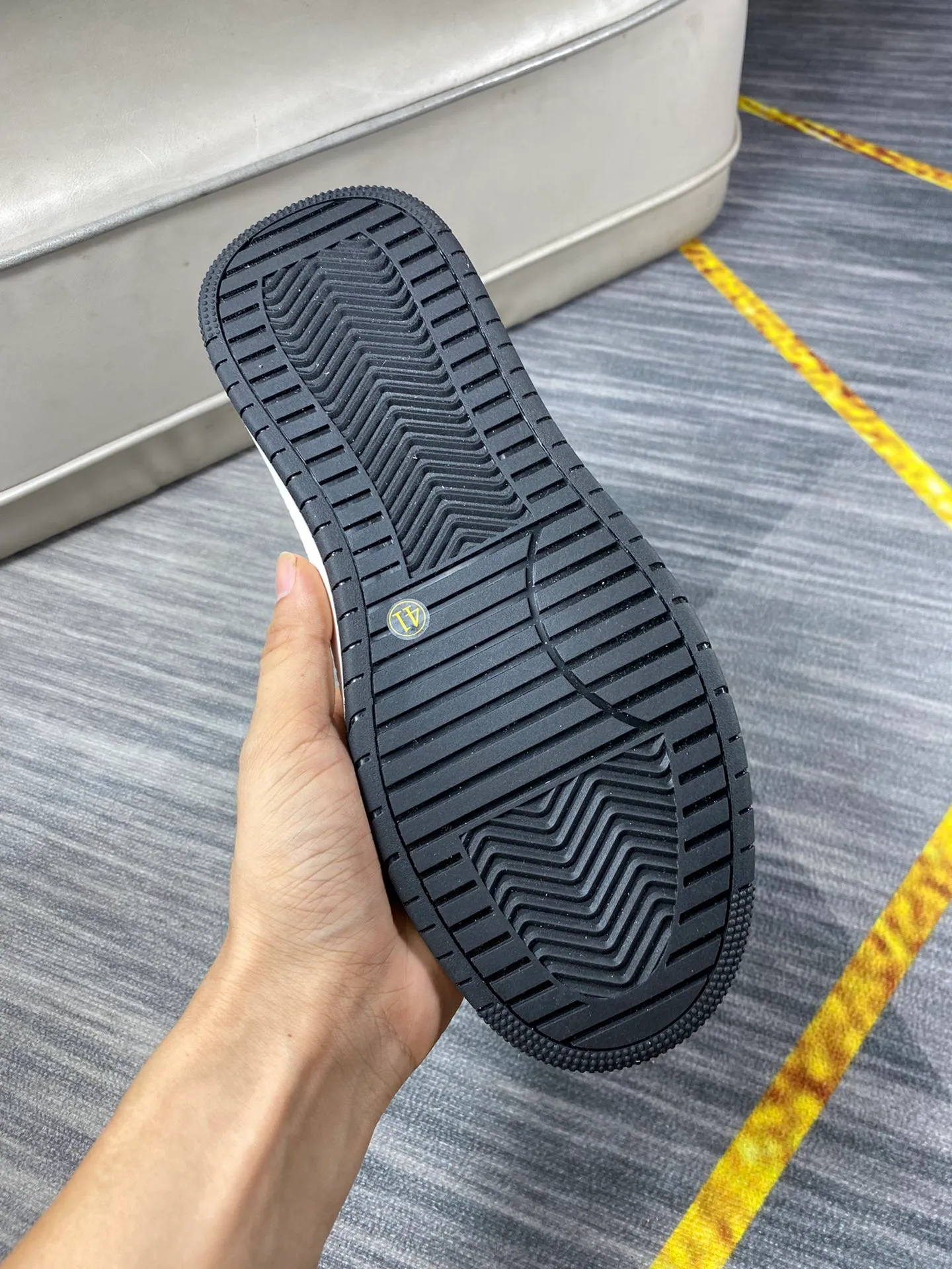 P380 Dior men's casual half-drag👞. Handsome and versatile low-top shoes, with exquisite branded jacquard fabric for the upper, sheepskin lining for the feet, 🌺🌺perfect shoe last, 🌲🌲fashionable and handsome, comfortable on the feet, 🚗🚗wear-resistant and non-slip rubber outsole. Code number: 38-44. 45 is custom-made and cannot be returned or exchanged